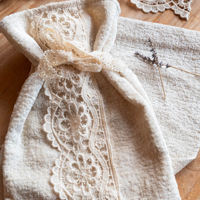 Creme kruikzak met kant