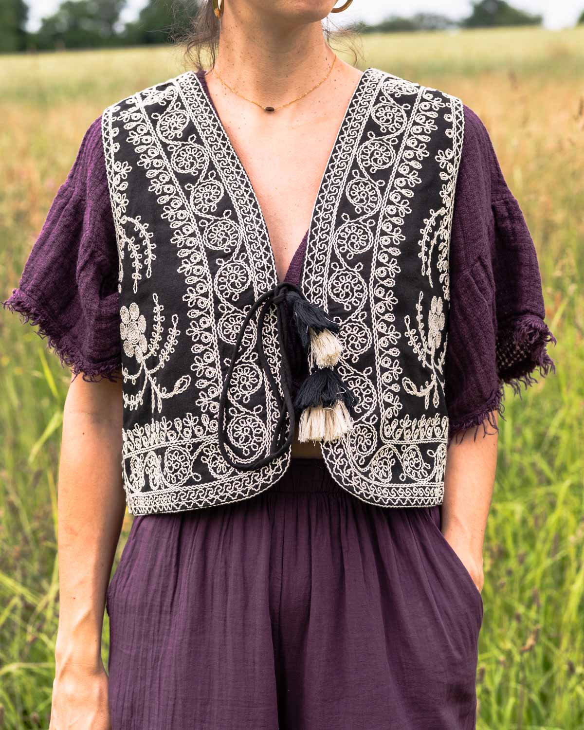Boho gilet Noor – zwart & wit in perfecte balans
