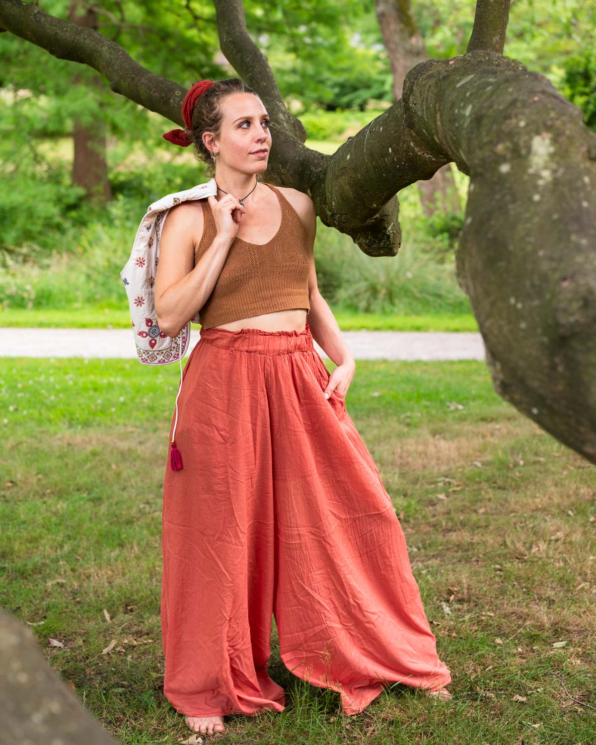 Bohemian damesbroek van katoen in oranje-roze met wijde pijpen – Solène van Garçonne