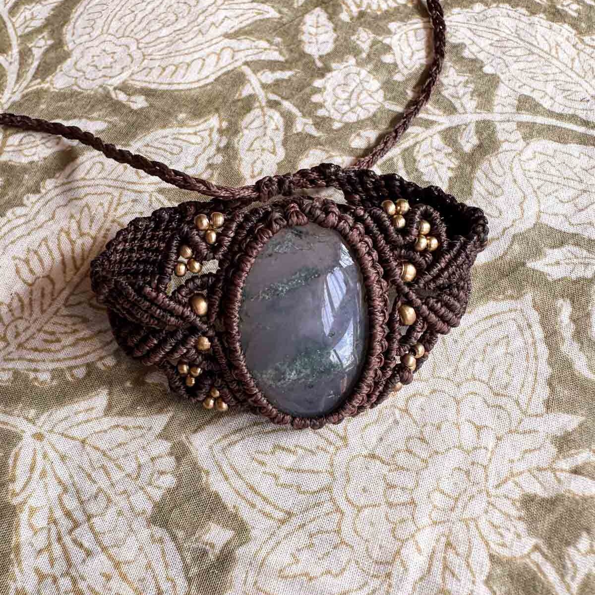 Macramé armband Luna – handgemaakte boho armband van katoen