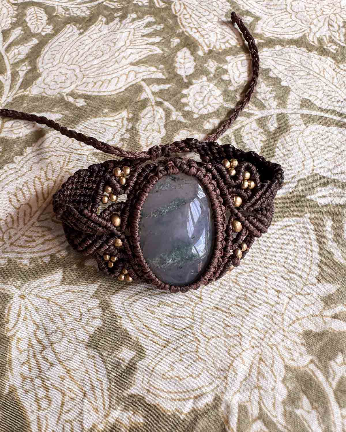 Macramé armband Luna – handgemaakte boho armband van katoen