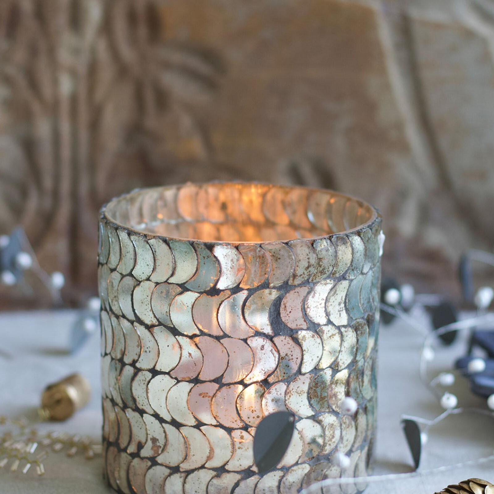 Handgemaakte zilveren theelichthouder van De Weldaad – mozaïekglas