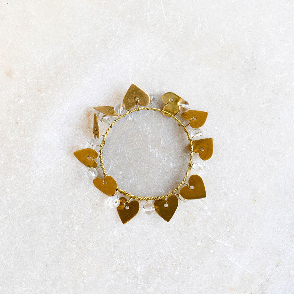 Handgemaakte servetring van De Weldaad met hartjes – metaal