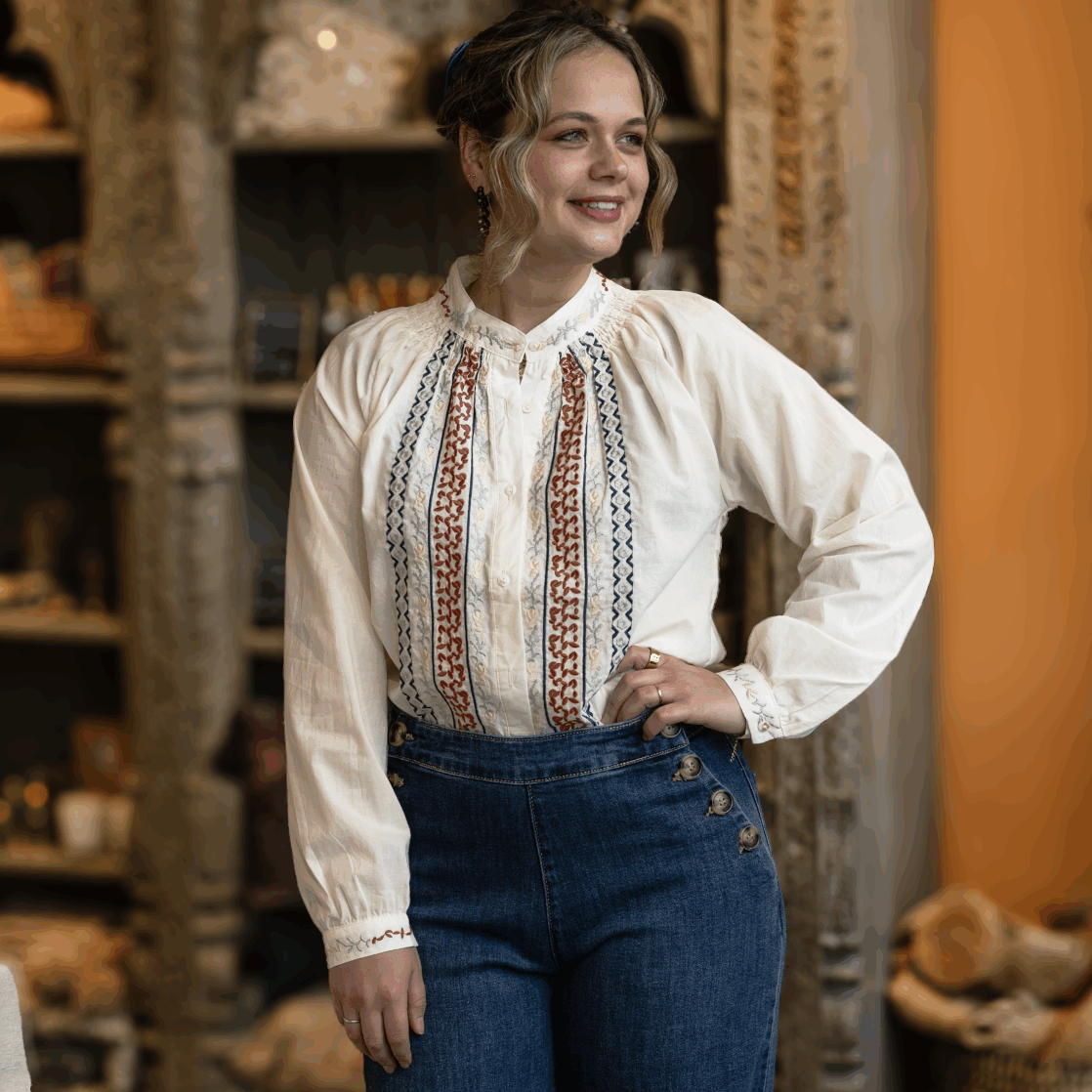 Katoenen blouse Celeste gebroken wit met borduursels – voorkant