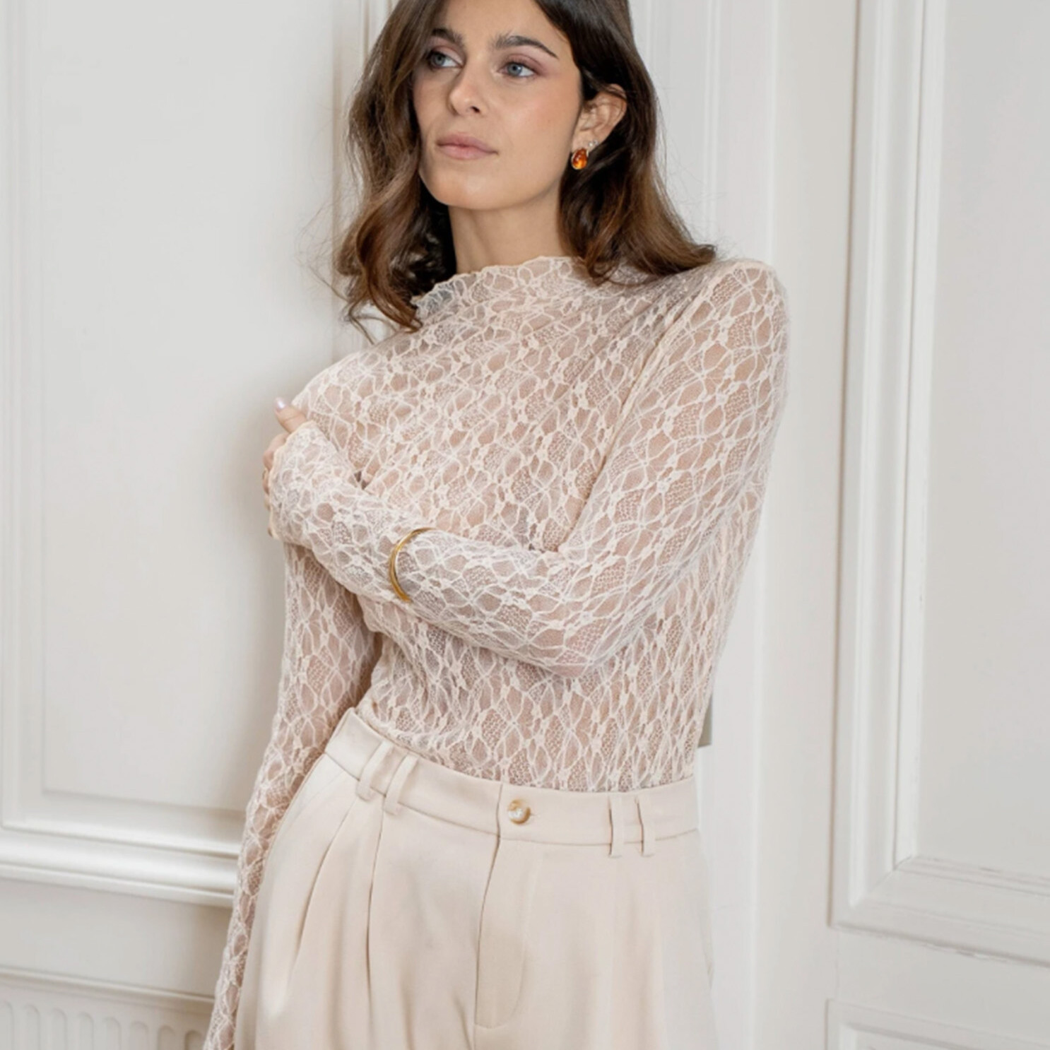 Kanten top Aveline – vooraanzicht met bloemenkant